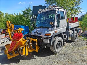 v&eacute;hicule communal universel Mercedes-Benz Unimog U400