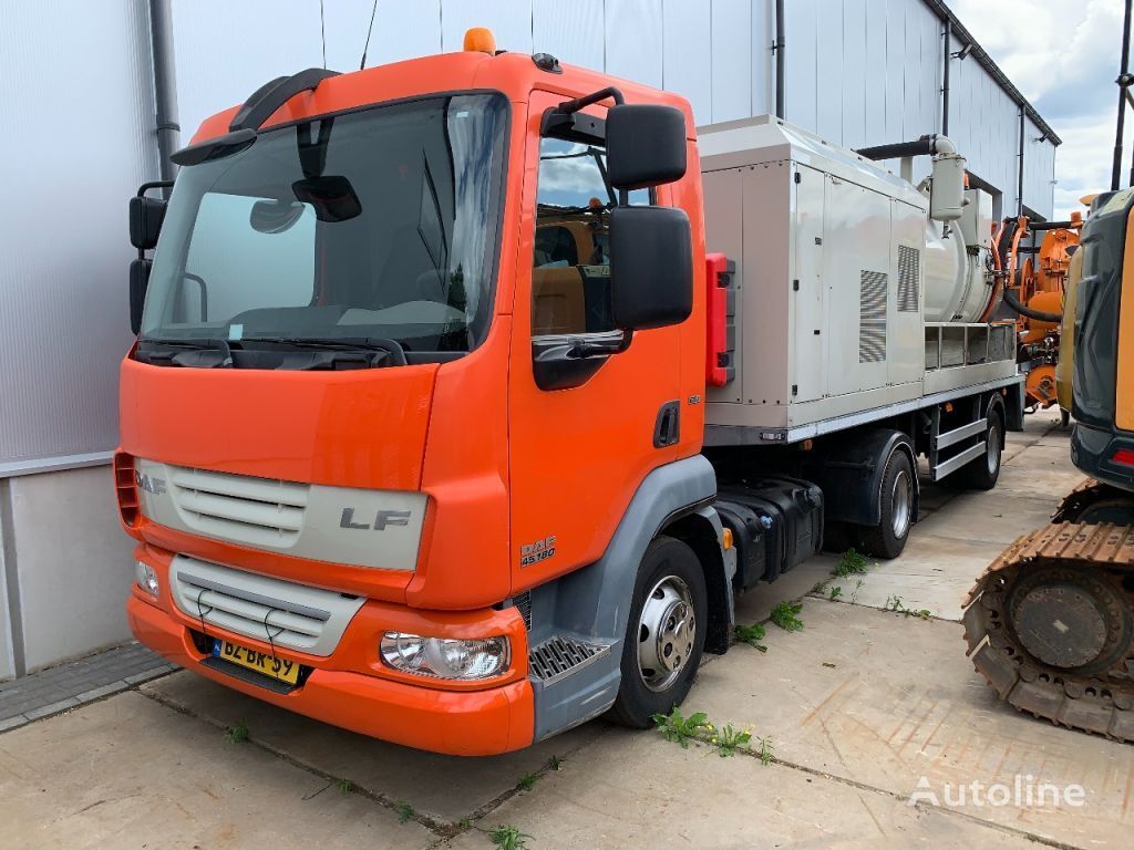 DAF LF 45.180 camión de vacío