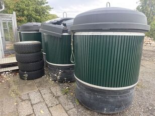 8 underjordiske affaldscontainere (molokker)