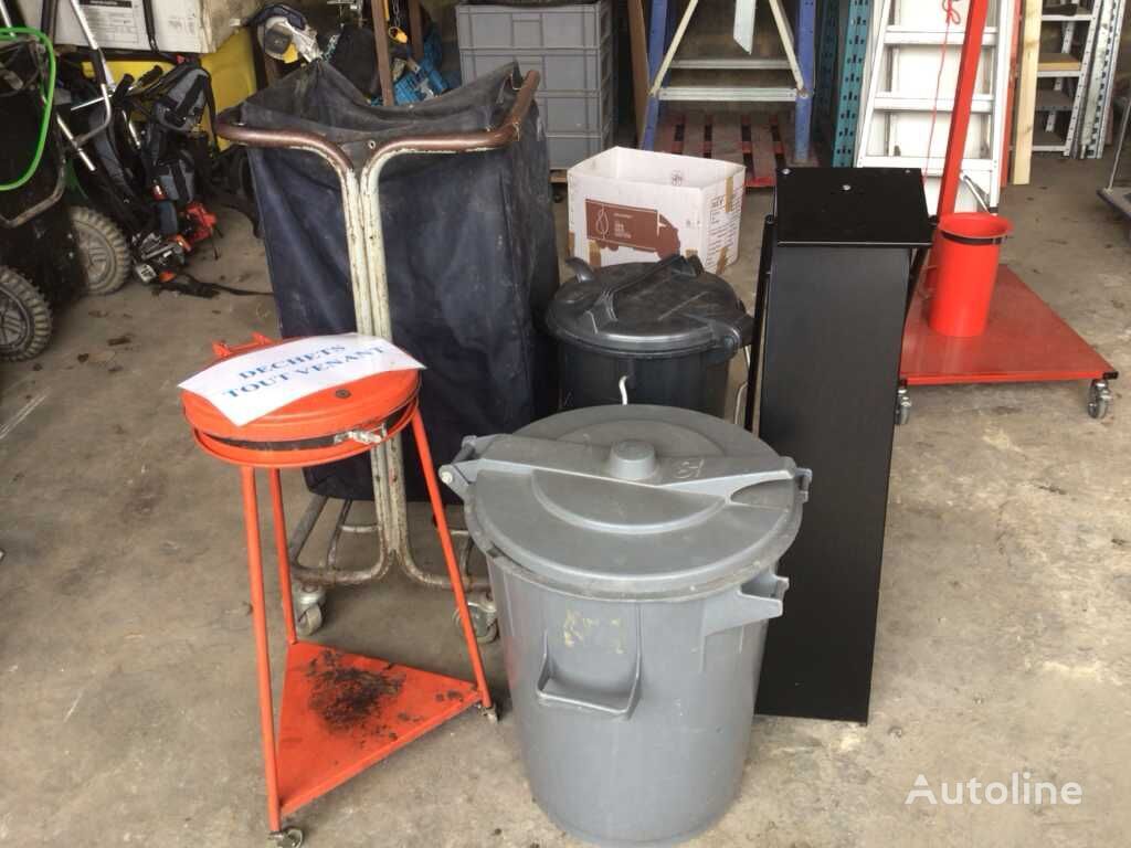 thùng chứa chất thải Dustbin