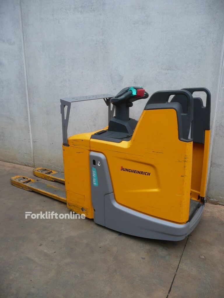 Jungheinrich ERE 225 order picker