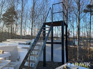 outras maquinas industriais Arbetsplat&aring; med metalltrapp