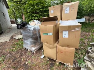 Blandet lot af justerbar plastkasser og æsker andet industriudstyr