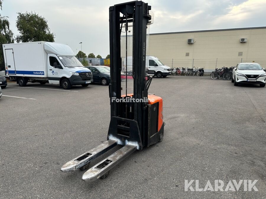 BT SPE160L pallet stacker