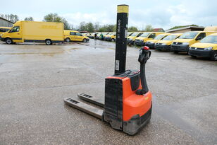 BT SWE 080L pallet stacker