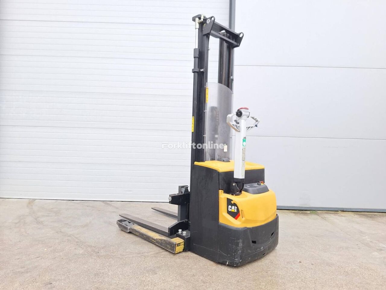 Caterpillar NSP16N2S pallet stacker