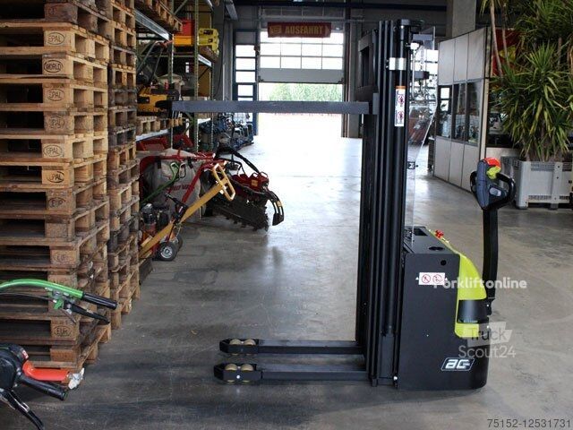 New Clark SWX 16 pallet stacker - Forkliftonline