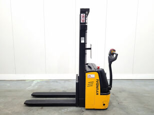 Hyundai 10ES pallet stacker