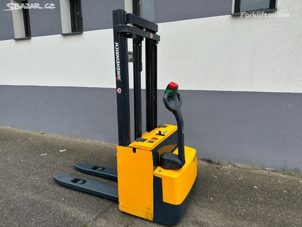 Jungheinrich EEC10 pallet stacker