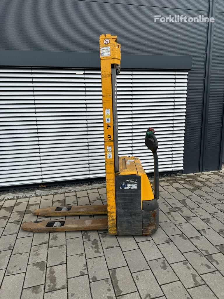 Jungheinrich EJC 112 pallet stacker