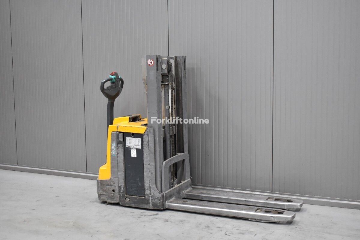 Jungheinrich EJD 220 pallet stacker