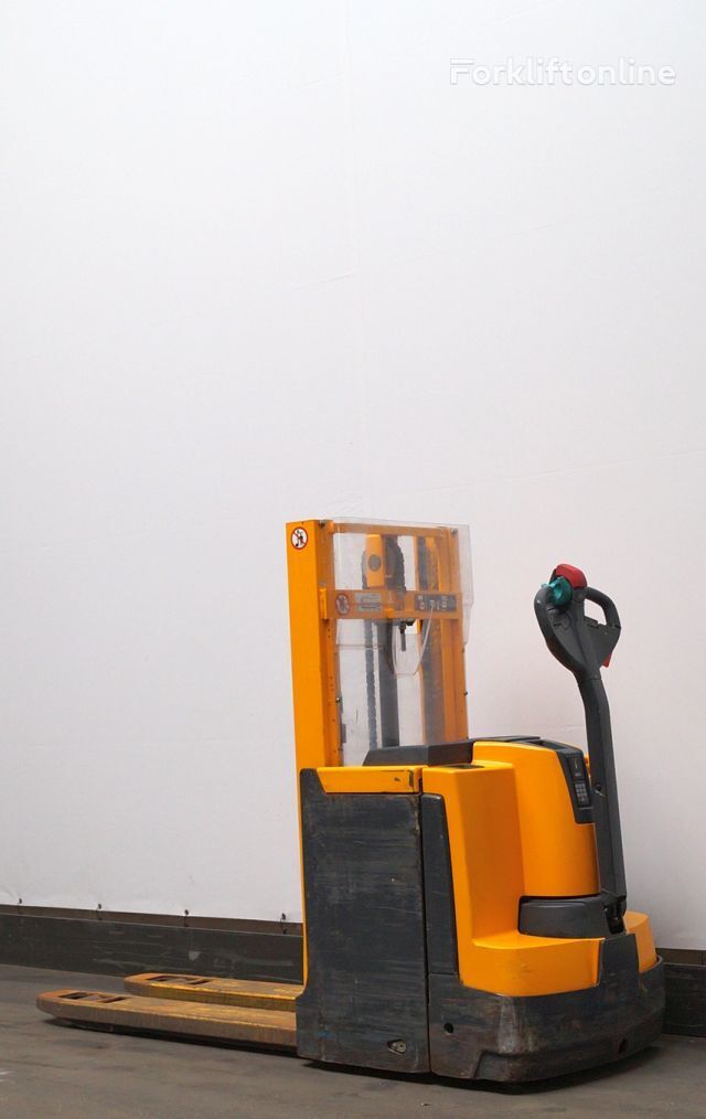 Jungheinrich EJD220 pallet stacker