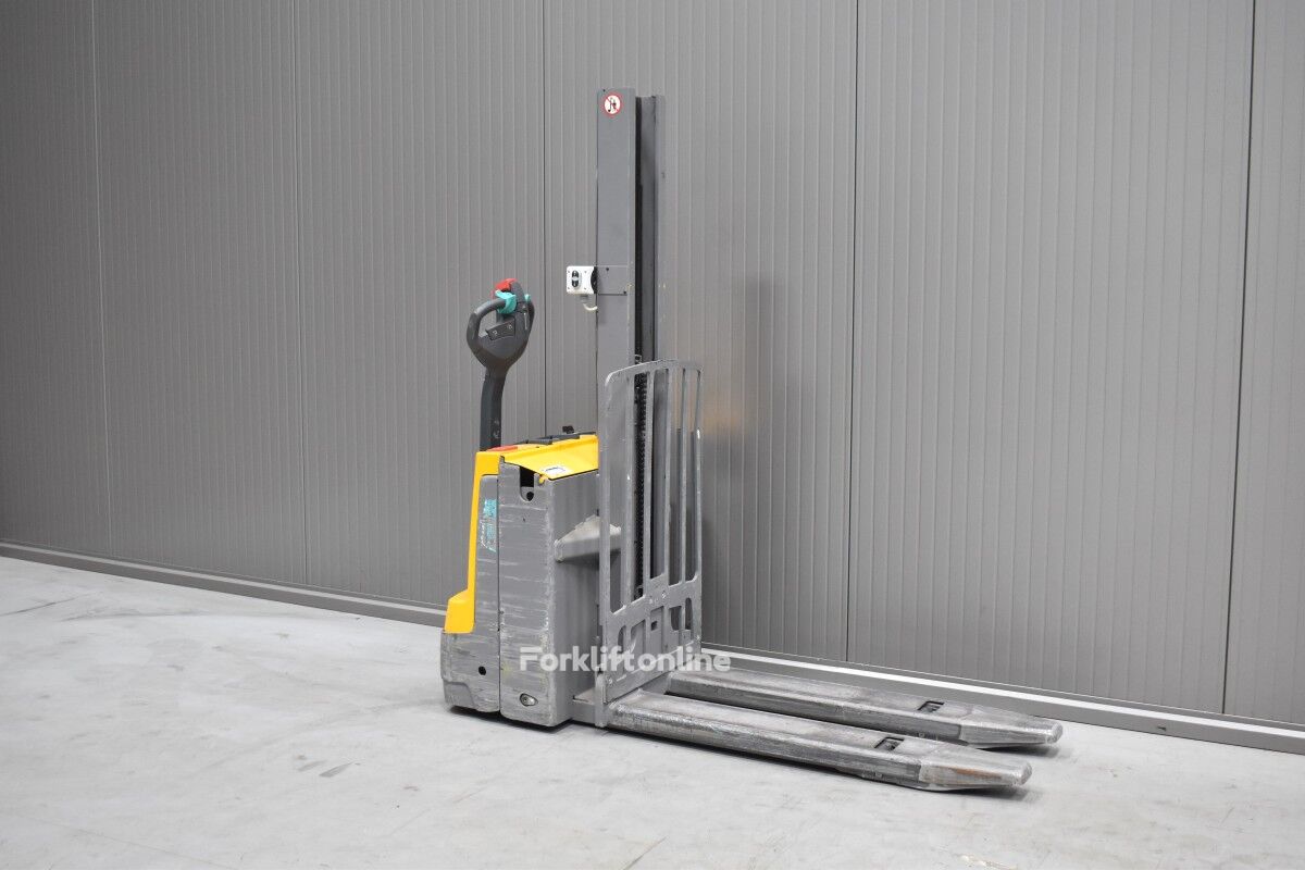 Jungheinrich EMD 118 pallet stacker