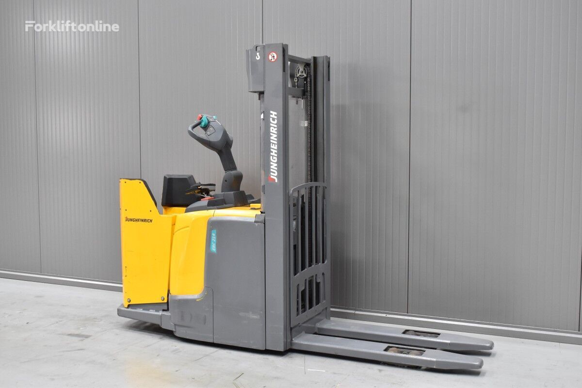 Jungheinrich ERC 214 pallet stacker