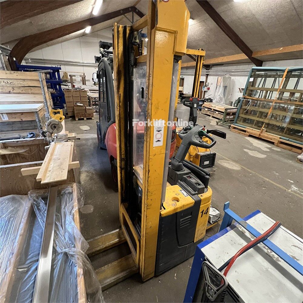 Jungheinrich ERC 214 pallet stacker