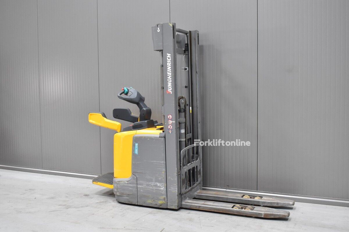 Jungheinrich ERC 216 pallet stacker