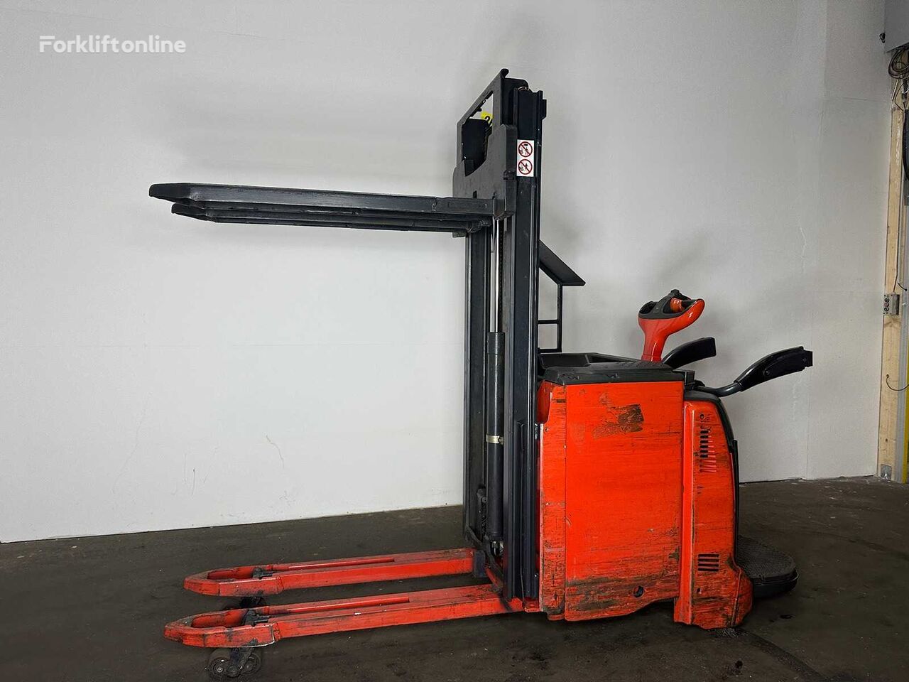 stacker Linde D12AP