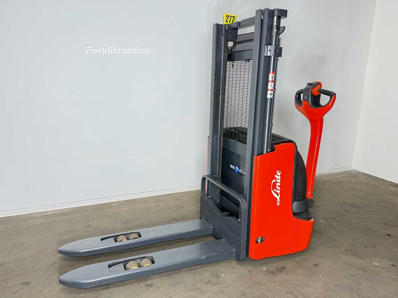 штабелер Linde L12