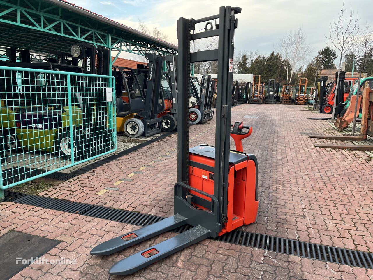 托盘堆垛机 Linde L14          V-3816