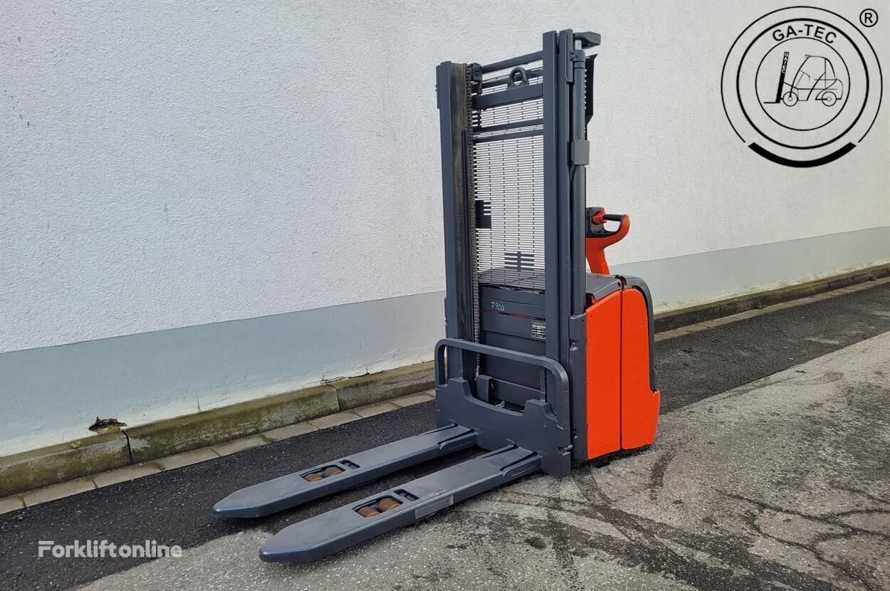 Linde L14i pallet stacker