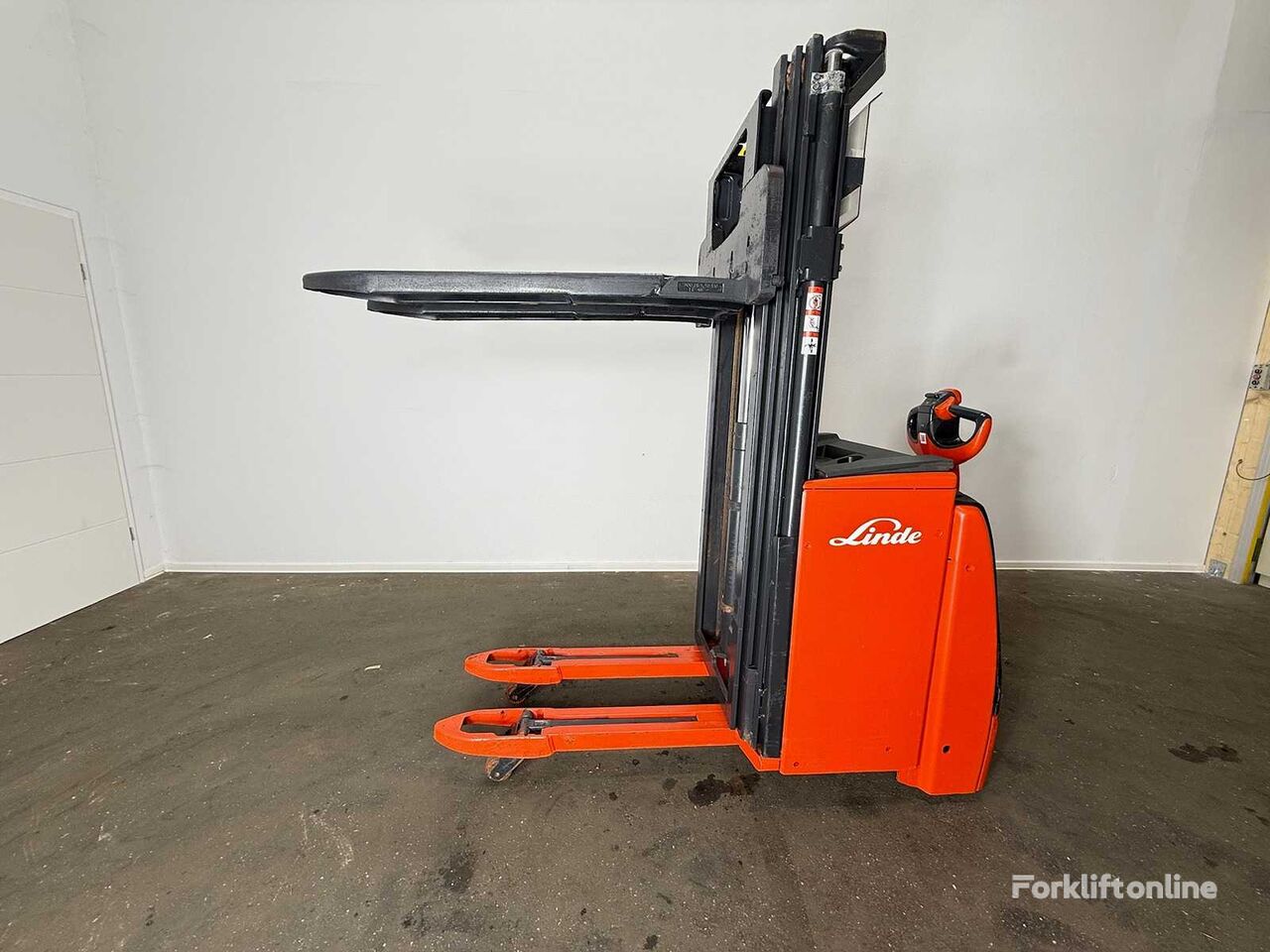 Linde L16 apilador