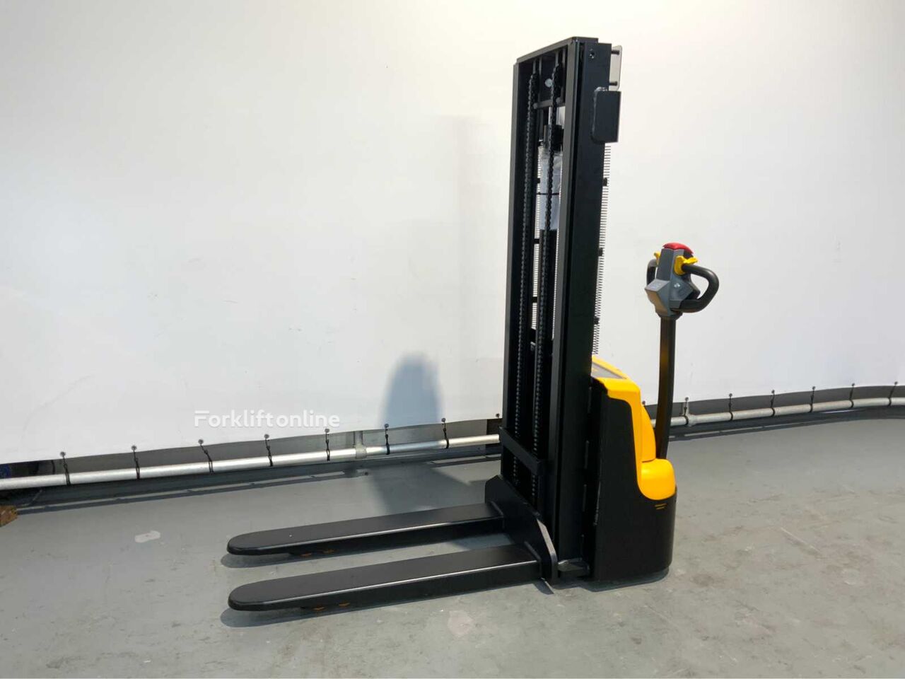 RTE Staxx 3M pallet stacker