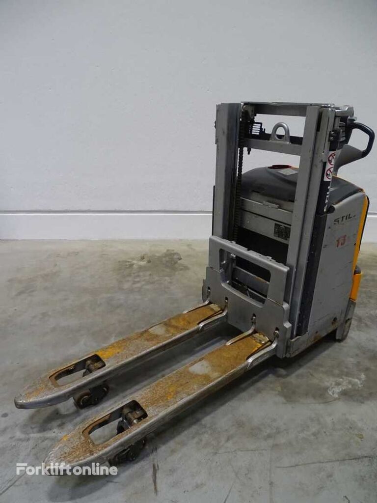 Still EXD18L pallet stacker