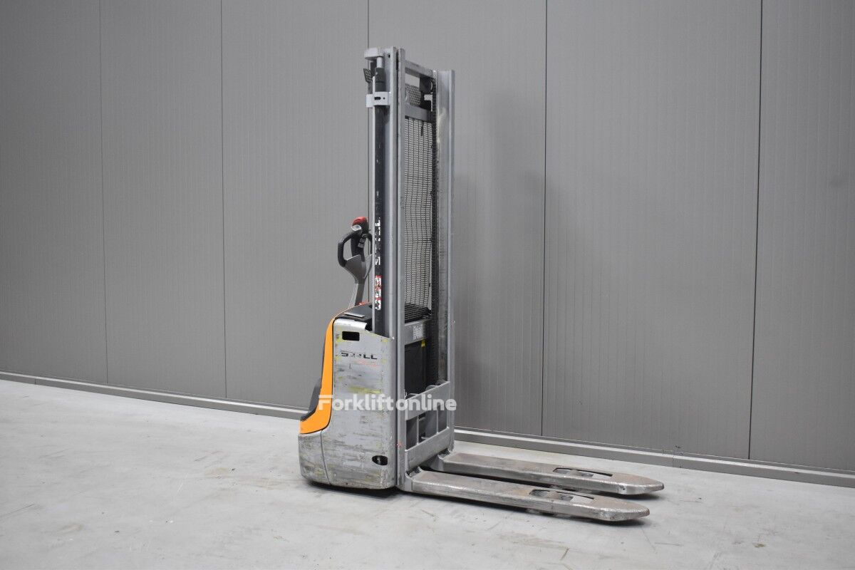 Still EXV 10 pallet stacker