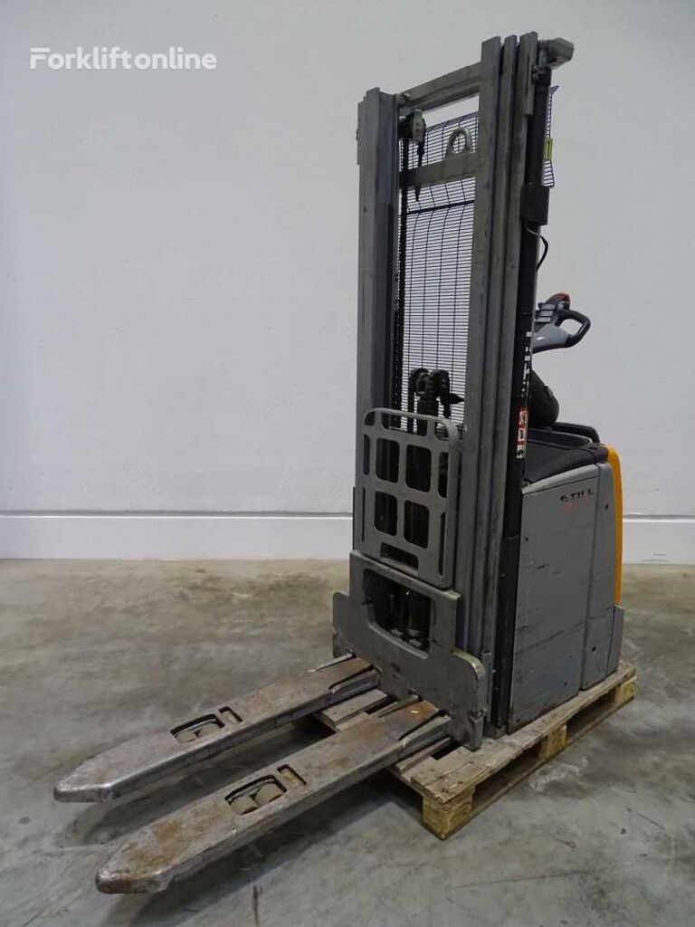 Still EXV-SF14 pallet stacker