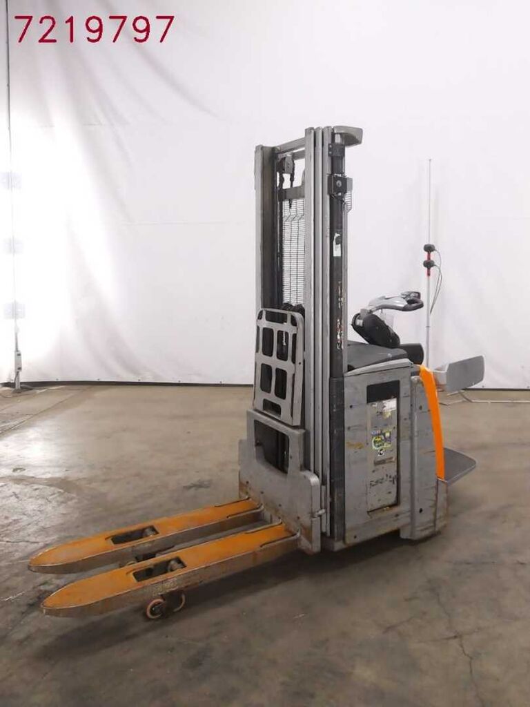 Still EXV-SF20I pallet stacker