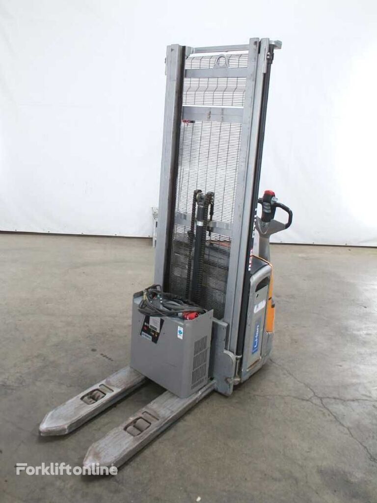 Still EXV14C pallet stacker