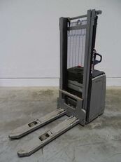 Still EXV16 pallet stacker