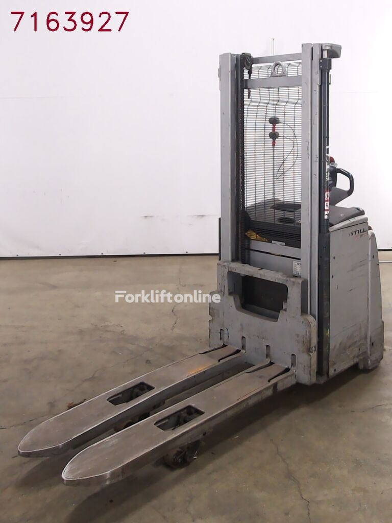 Still EXV20I pallet stacker