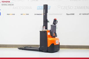 Toyota SWE080L pallet stacker