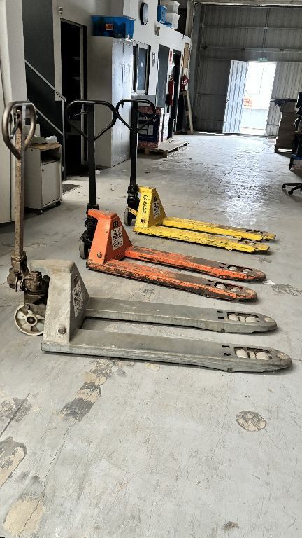 Almacén pallet truck