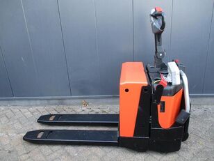 BT LPE 2008 pallet truck