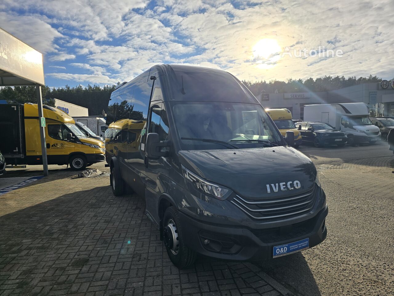 neuer IVECO 65C18HA8 V minibus 23 seats tourism version Kleinbus