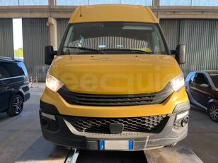 fourgonnette de tourisme IVECO Daily