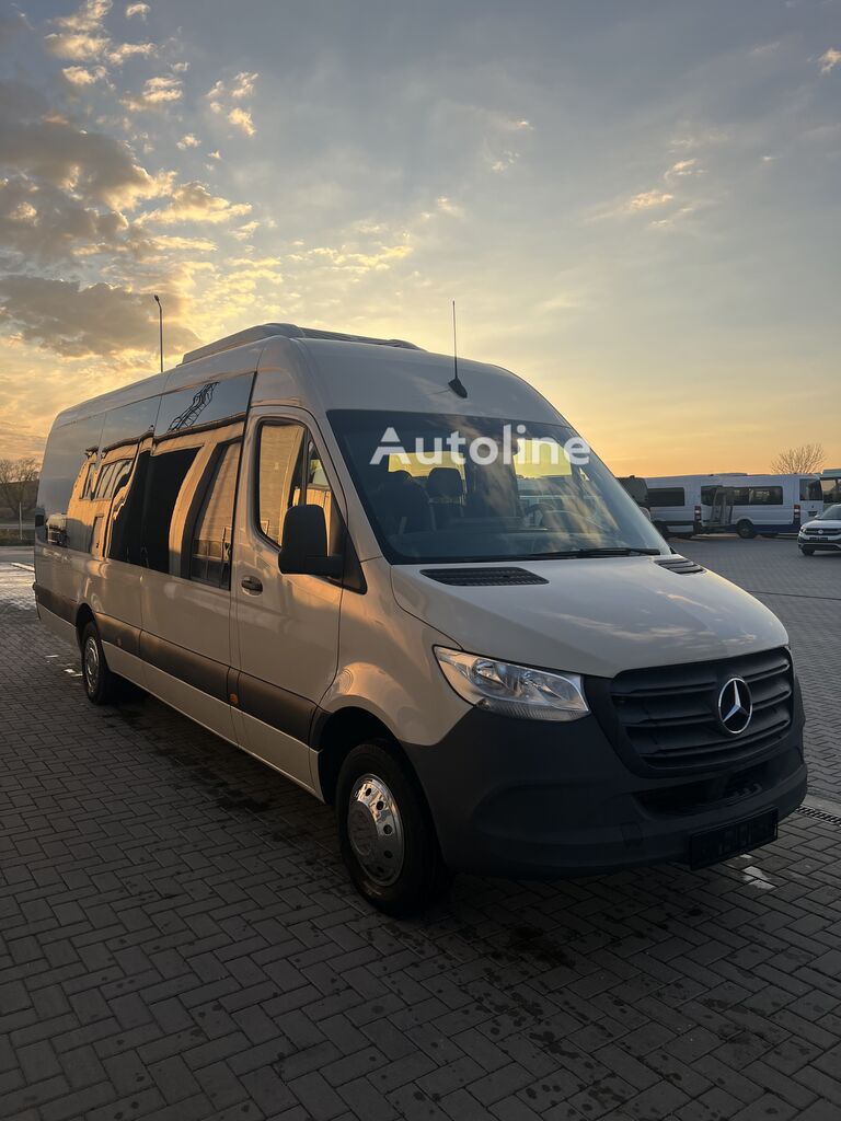 Mercedes-Benz 519 passenger van - Autoline