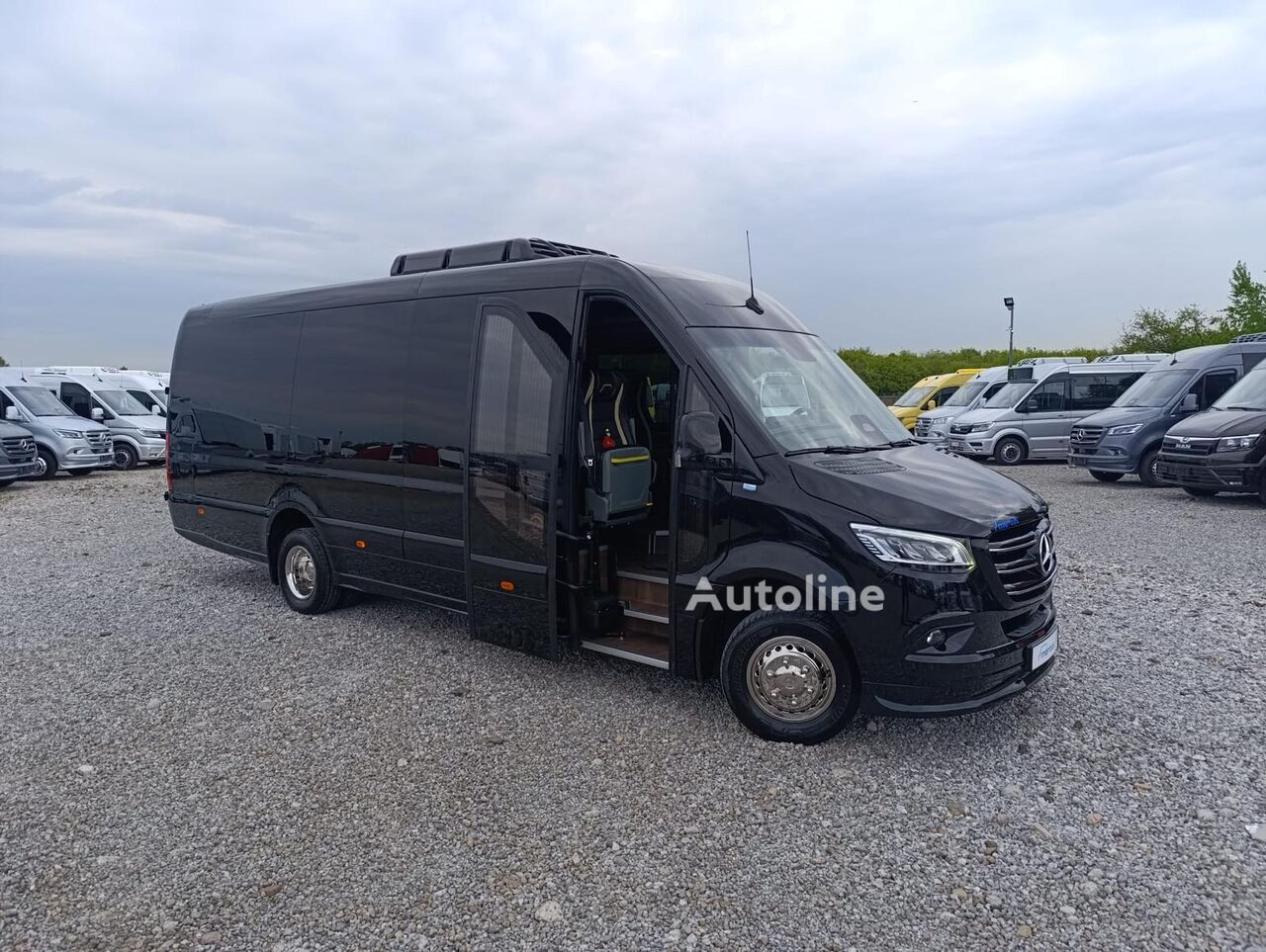 New Mercedes-Benz Sprinter 519 passenger van - Autoline