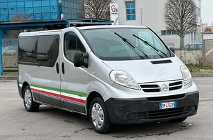 Nissan furgoneta de pasajeros