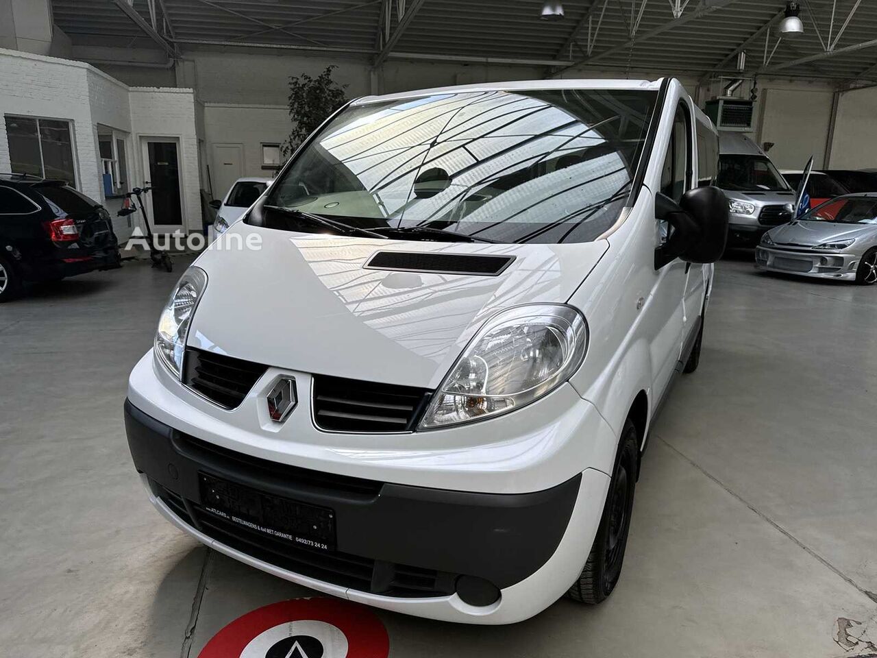Renault Trafic passenger van - Autoline