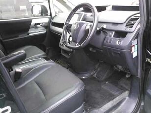 fourgonnette de tourisme Toyota VOXY