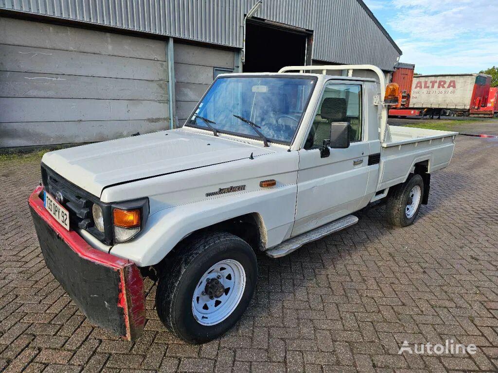 الميكروباصات شاحنة بيك-اب Toyota Land Cruiser LB71MOD - Autoline