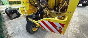 John Deere 400F pickup header