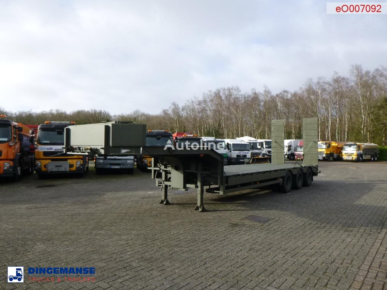 Broshuis 3-axle semi-lowbed trailer E-2130 / 73 t + ramps semirremolque plataforma