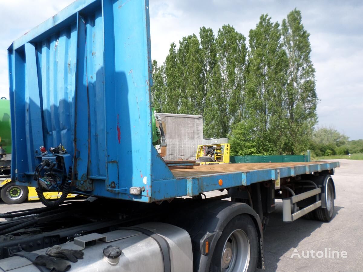 damaged Fruehauf 1 ESSIEU platform semi-trailer