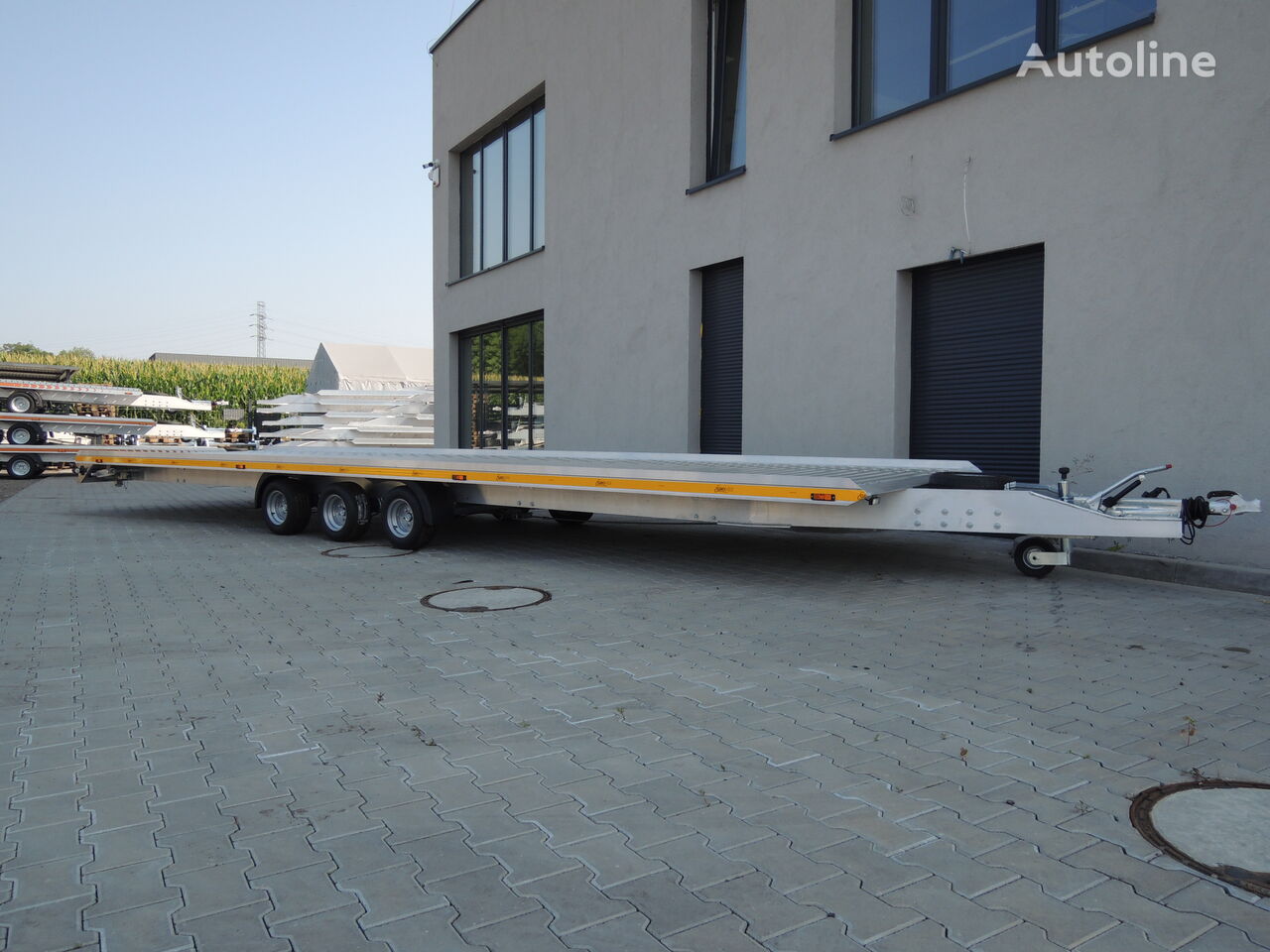 new Gromex L3-3500 8,5/2,1 platform trailer