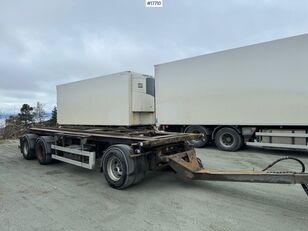 Istrail 3-axle hook trailer w/ tipper Plattformanhänger