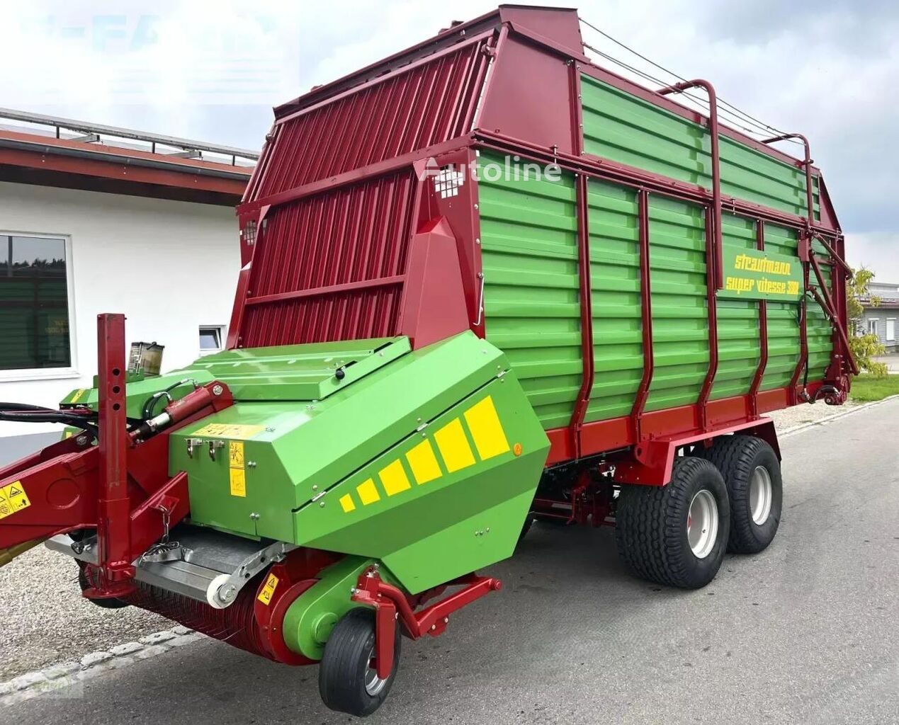 Strautmann super vitesse 3001 im topzustand - wenig gelaufen - mit befüllau platform trailer - Autoline